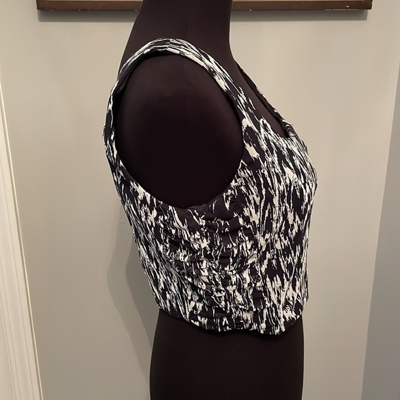 NWT HOUSE OF HARLOW 1960 BLACK & WHITE CROP TOP SIZE M - Picture 2 of 8